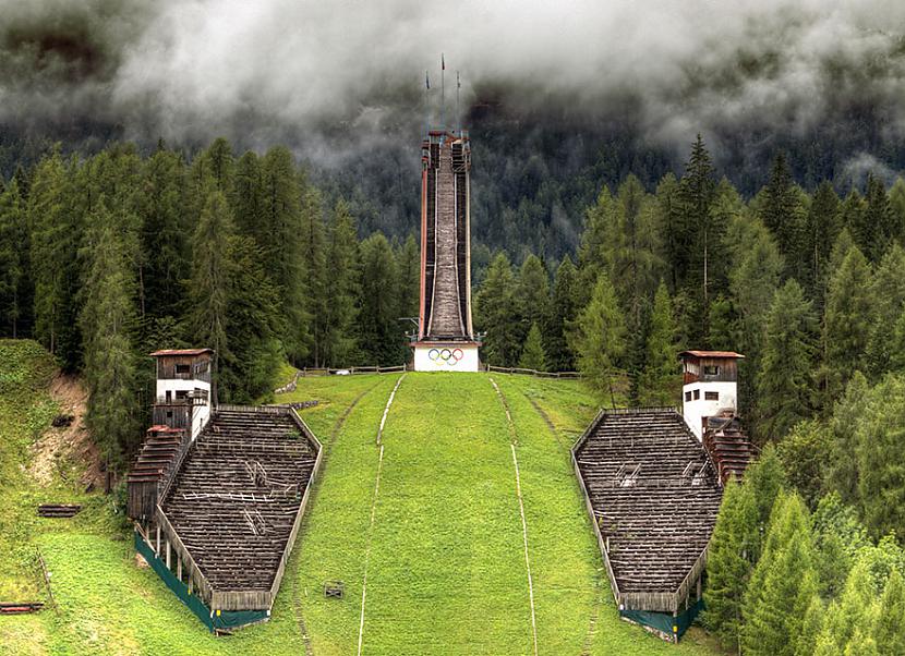 Tramplīnlēkscaronanas tornis... Autors: MrLatviskais Pamestas Olimpisko spēļu norises vietas viscaur pasaulē