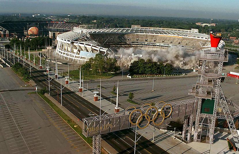 Atlantas Olimpiskais stadions... Autors: MrLatviskais Pamestas Olimpisko spēļu norises vietas viscaur pasaulē