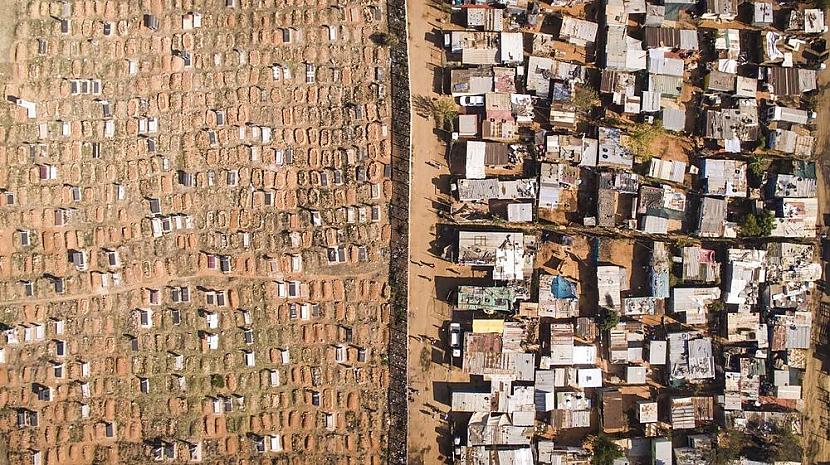 Lai gan Dienvidāfrikas... Autors: MrLatviskais Drons nofotografē Keiptaunas zonas, kur dalās pilsētas bagātā un nabadzīgā daļa