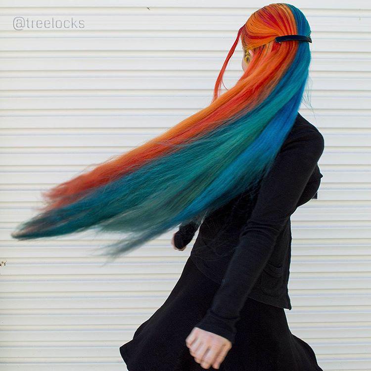 Tie 30cm ir ļāvuscaroni man... Autors: matilde Šīs meitenes super garie varavīksnes mati ir maģiski