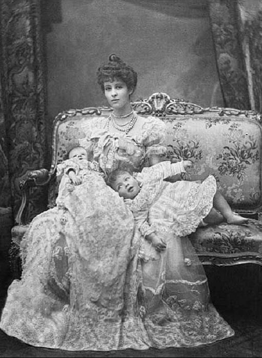 Attēlā Konsuela Vanderbilta ar... Autors: GargantijA Kāpēc mazais Rūzvelts apģērbts kleitā?