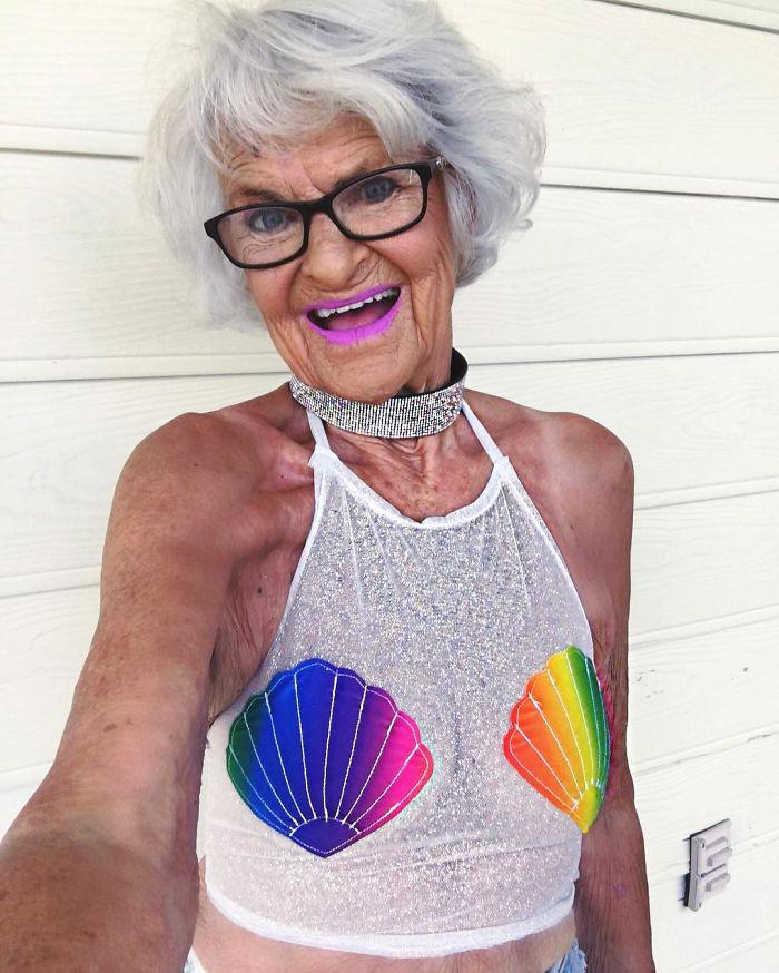  Autors: matilde Atceries 86 gadus veco, foršo vecmammu? Tagad viņai ir 88 un viņa ir vēl foršāka