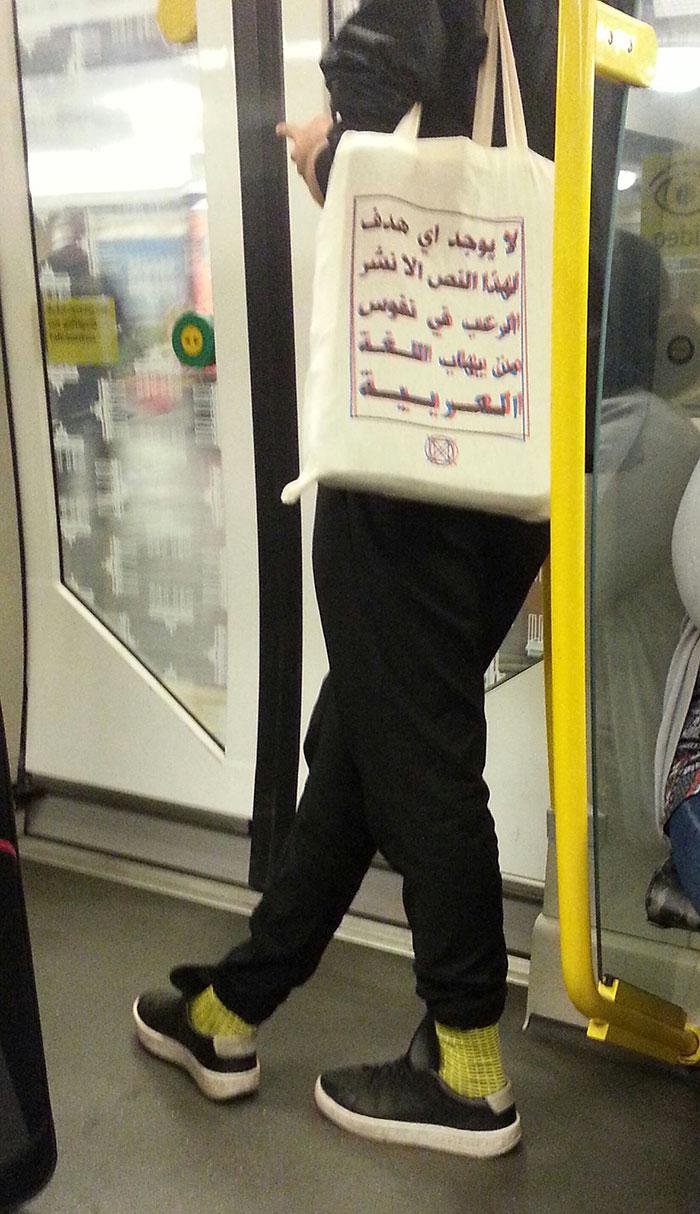 Interesantākais ir tas ka... Autors: matilde Cilvēki nobijās no somas, jo uz tās bija uzraksts arābu valodā