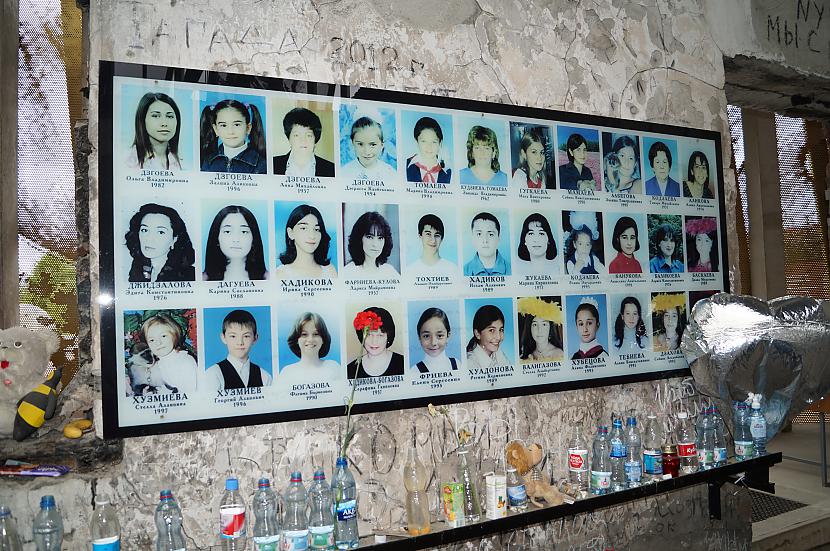 Savukārt pie sporta zāles... Autors: Pēteris Vēciņš Kaukāza gūstekne - Beslana