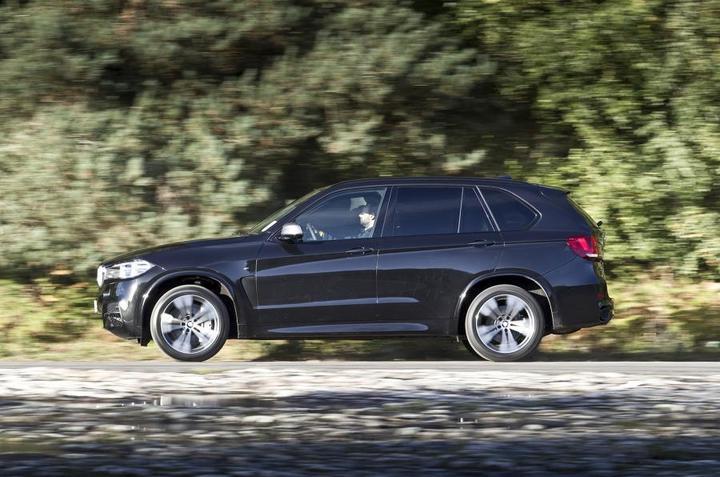 Pārkāpums noticis ceturtdien... Autors: LGPZLV Priekuļu pusē BMW X5 uzpilda pilnu bāku un aizbrauc nesamaksājot