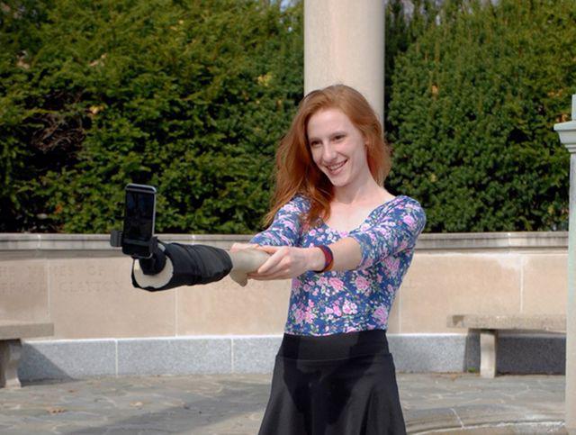 Selfijroka  scaroni roka liks... Autors: SandisLV Izgudrojumi vientuļiem cilvēkiem