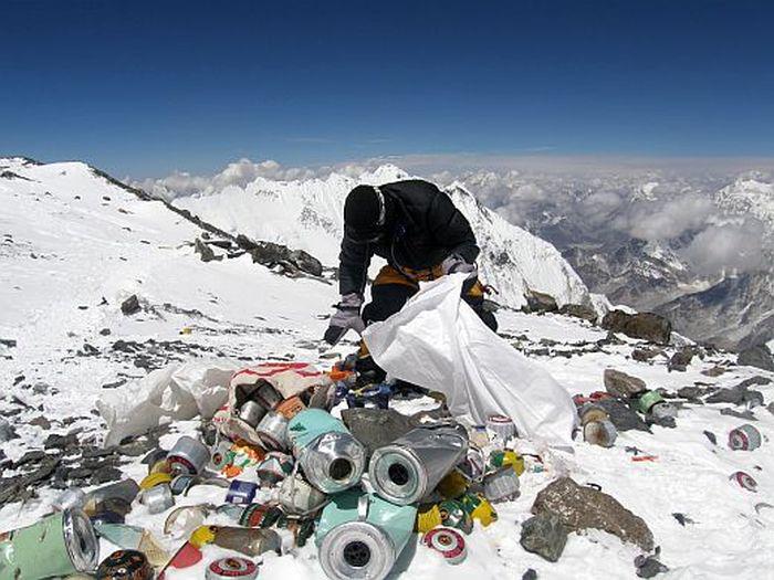 Un Everestā ir pilns ne tikai... Autors: kaķūns 60+ interesanti foto ar aprakstiņiem #5