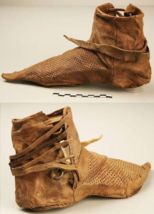 14 gadsimta ādas apavi Autors: kaķūns 60+ interesanti foto ar aprakstiņiem #5