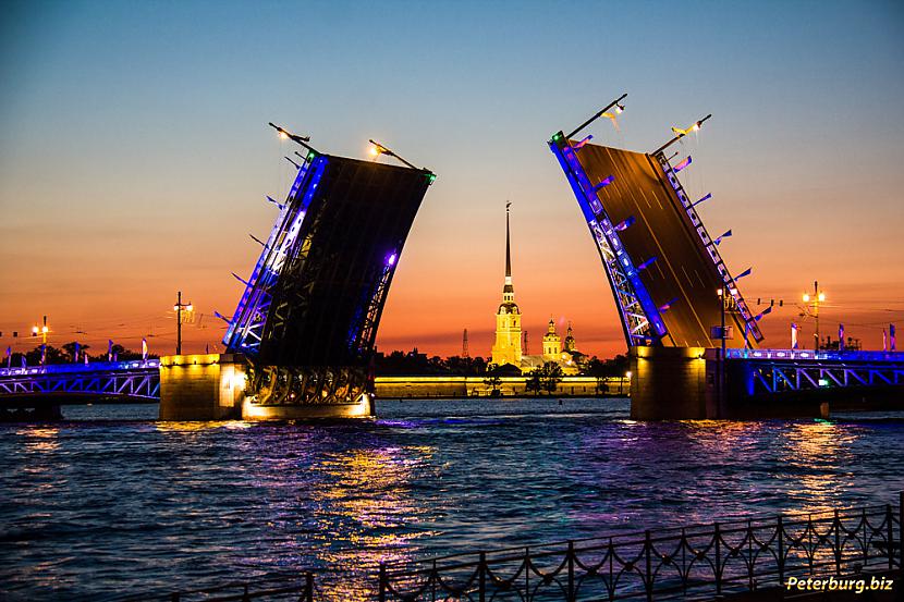  4Sanktpēterburgā tilti... Autors: 100 A 50 interesanti fakti par Krieviju