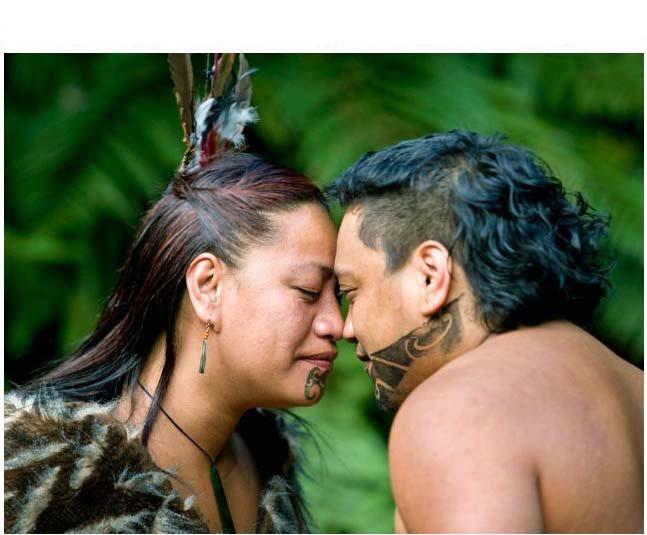 Maori sasveicinās saliekot... Autors: kaķūns 70 interesanti foto ar aprakstiņiem #6