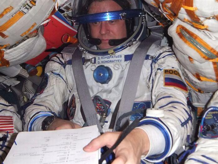  Autors: Jangbi Kosmonautu dzīve Starptautiskajā kosmosa stacijā