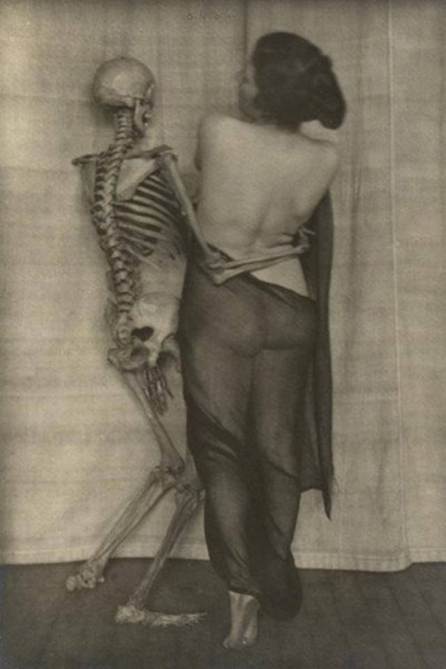 Fotogrāfijas ir no 1923g... Autors: Lestets Nāvīgā mīlestība - dejas ar sātanu