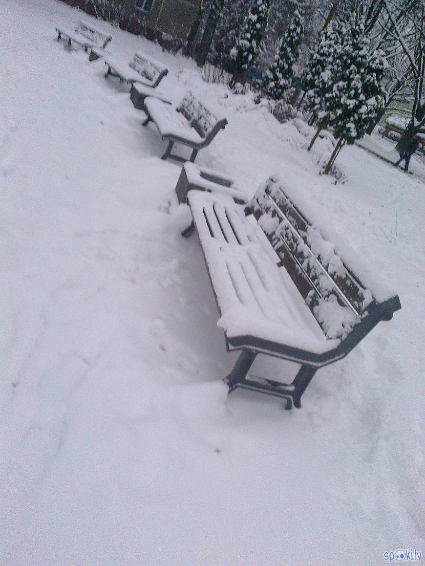 Apsēžamies Ļaujamies sniega... Autors: ezkins Ziemīgi