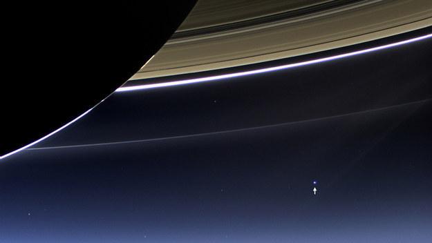 Un no Saturna Autors: matilde Mūsu planēta salīdzinājumā ar daudz ko citu