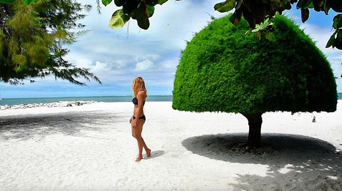Kiribati pludmalē... Autors: Quinn 27 gadus vecā Kassandra, kura ir apceļojusi jau 181* pasaules valstis