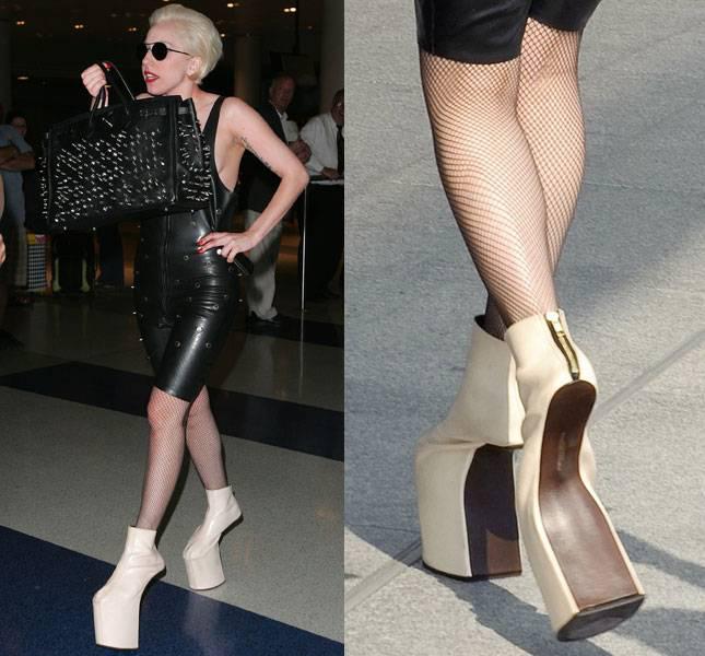 Atkal jau Lady Gagas mode... Autors: PerfectGirl12 Dīvainas kurpes!