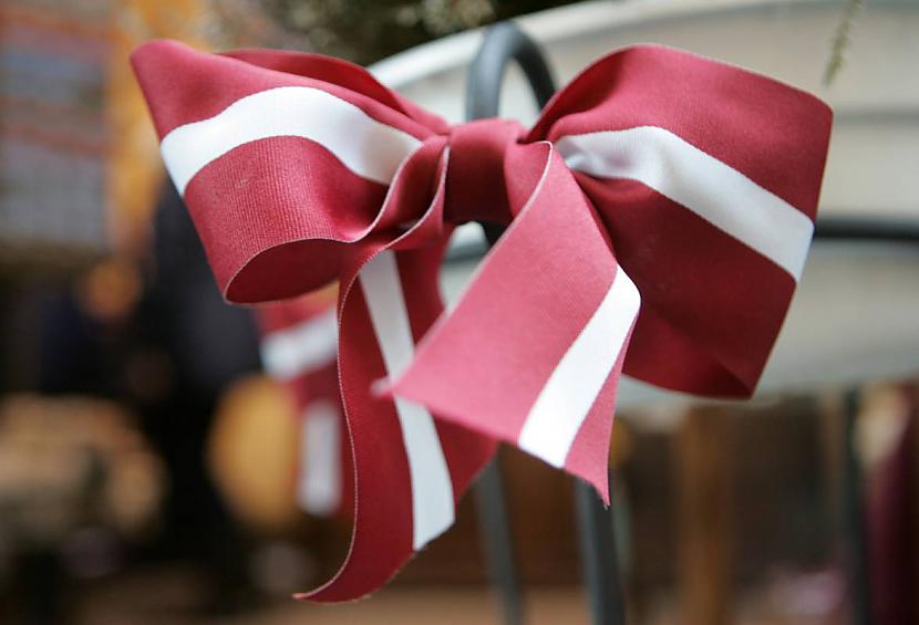  Autors: Lilitinja Sveiciens Latvijai!
