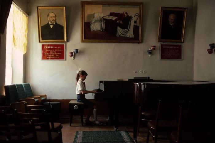 Tolaik kāda no klavierspēles... Autors: Emchiks Pēdējo gadu Padomju Savienības fotogrāfijas