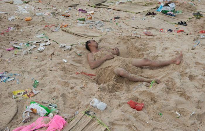Kāds vīrietis ieracies... Autors: Emchiks Briesmīgākā pludmale Ķīnā
