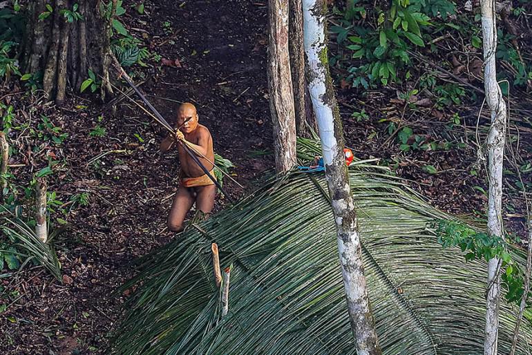 Nereti vietējie politiķi... Autors: 100 A Fotogrāfs Amazones mežos netīšām uziet cilti, kas nepazīst mūsdienu civilizāciju