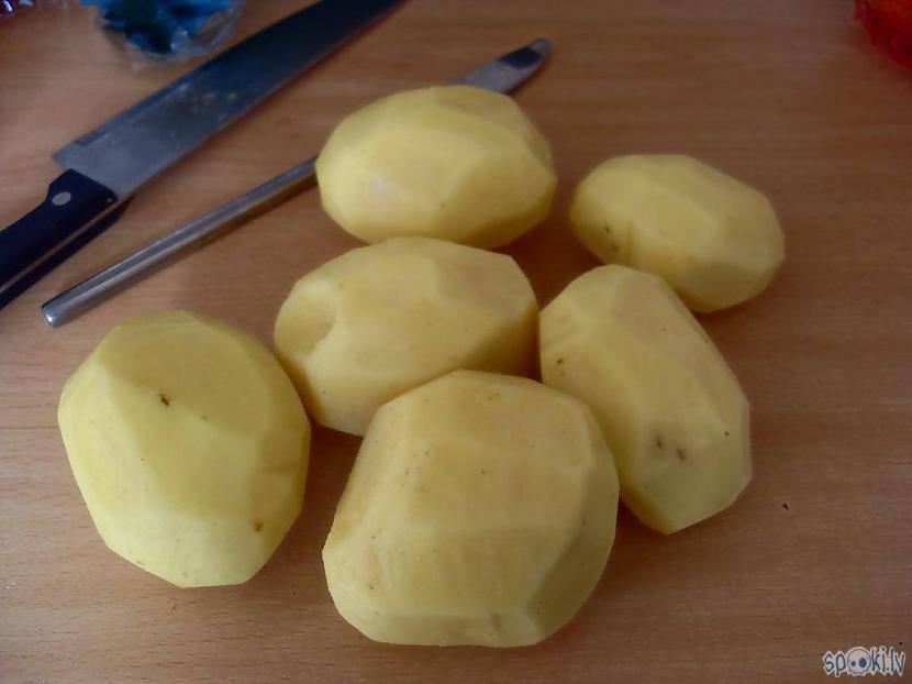 Kartupeļu mizoscaronana vien... Autors: Alex Vikingo Smirdīgie salāti