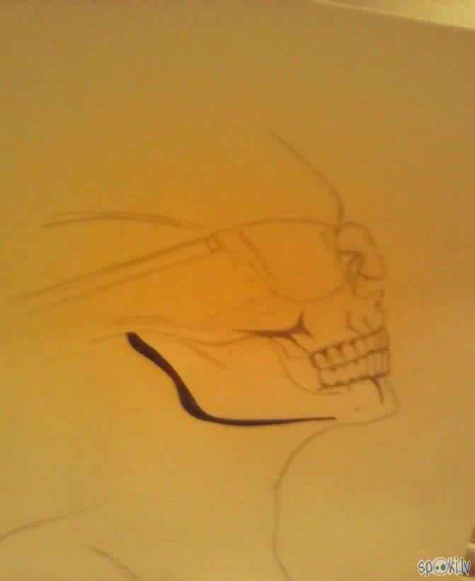 Soli pa solim: Black&white skeleton draw.