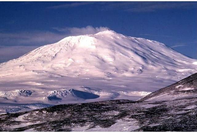 8 Antarktīdā ir arī vulkāni un... Autors: baumas12 25 fakti par Antarktīdu