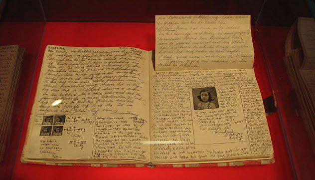 Annes Frankas dienasgrāmata... Autors: Testu vecis 9 fakti, kas neapšaubāmi pierāda, ka Holokausts patiešām notika