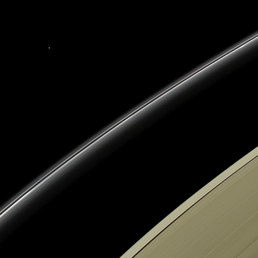 Nē tas punktiņscaron nav... Autors: KALENS Saturns: jauns skatījums