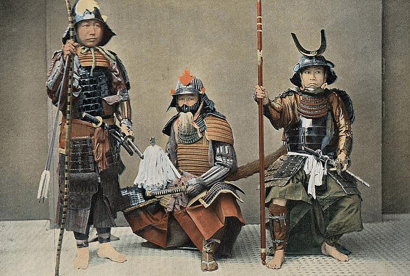 Samuraju grupa 1890 gadā... Autors: matilde «Dzīvo ar zobenu, mirsti no zobena!» Japāņu samuraji, kas nodūra sevi līdz nāvei
