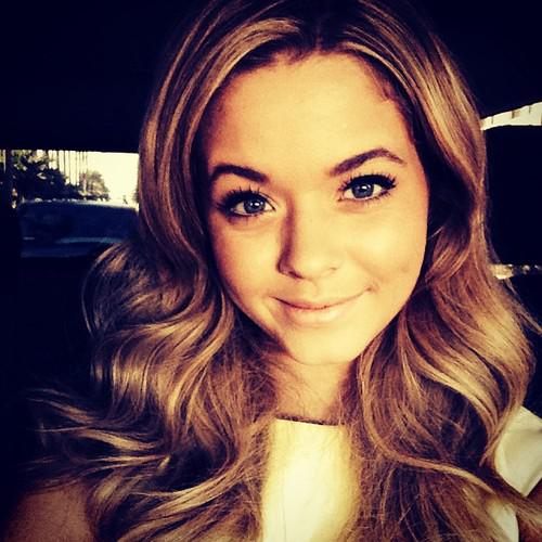  Autors: Fosilija Sasha Pieterse