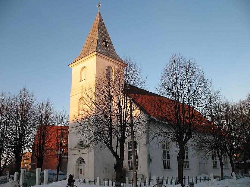 Un tagad par Latvijas baznīcu... Autors: GargantijA Neparasti - Baznīca + bāka. Arī Latvijā.