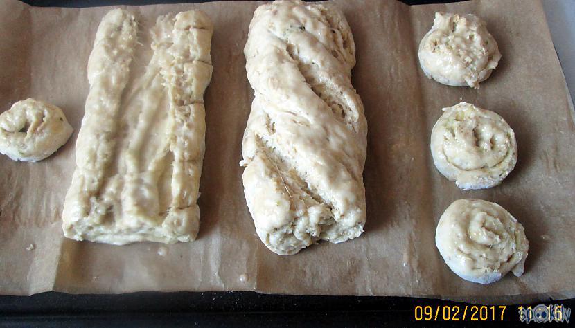 Maizītes uzrūguscaronas... Autors: rasiks Veselīgas maizītes ar pesto un ķiplokiem (1)