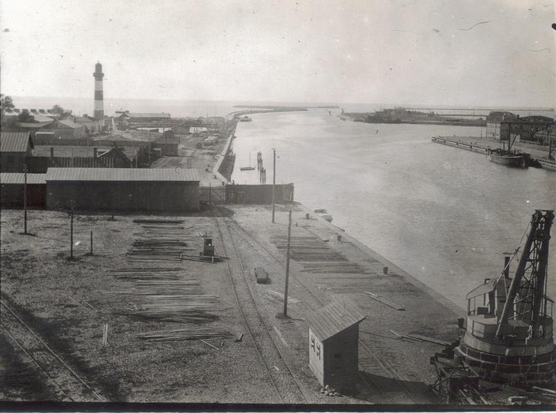 I Pasaules kara laikā pilsēta... Autors: GargantijA Bāka no kuģa un lielgabalu lodēm