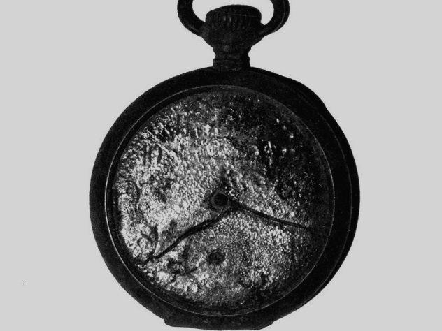 Fotogrāfa kabatas pulkstenis... Autors: Testu vecis Apstājušies pulksteņi, kas kļuva par traģēdiju liecībām