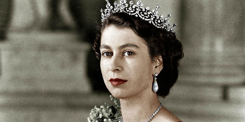 Karaliene Elizabete II ir... Autors: matilde Anglijas karaliene izmanto slepenus signālus, kurus saprot tikai viņas padotie