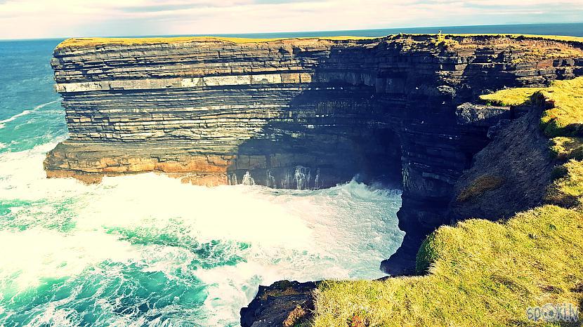  Autors: D E L U K S Downpatrick Head