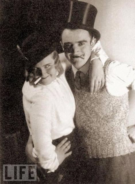 Eva ar neidentificētu draugu... Autors: Lestets Eva Brauna - vēl neredzētas Hitlera sievas fotogrāfijas