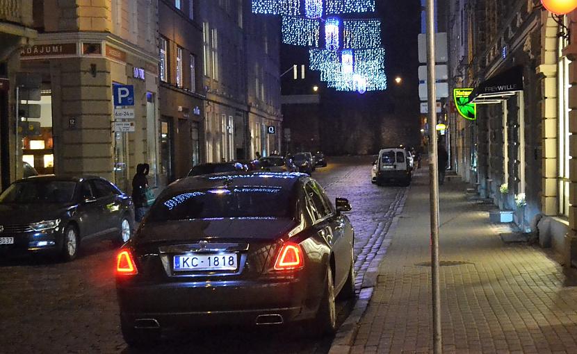  Autors: LGPZLV Rolls-Royce ar Latviešu numurzīmēm.