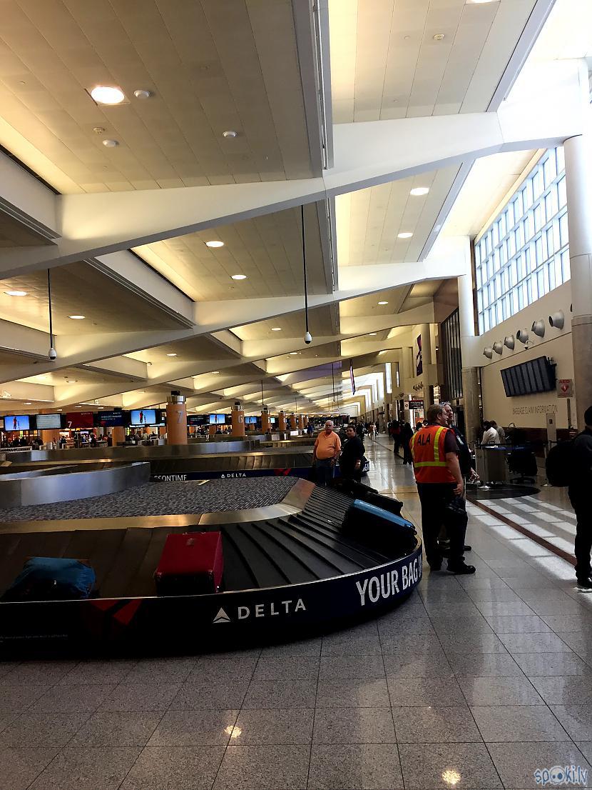 Bagāžas saņemscaronanas... Autors: Latišs Latvietis ASV: pasaulē lielākā lidosta (2. daļa)