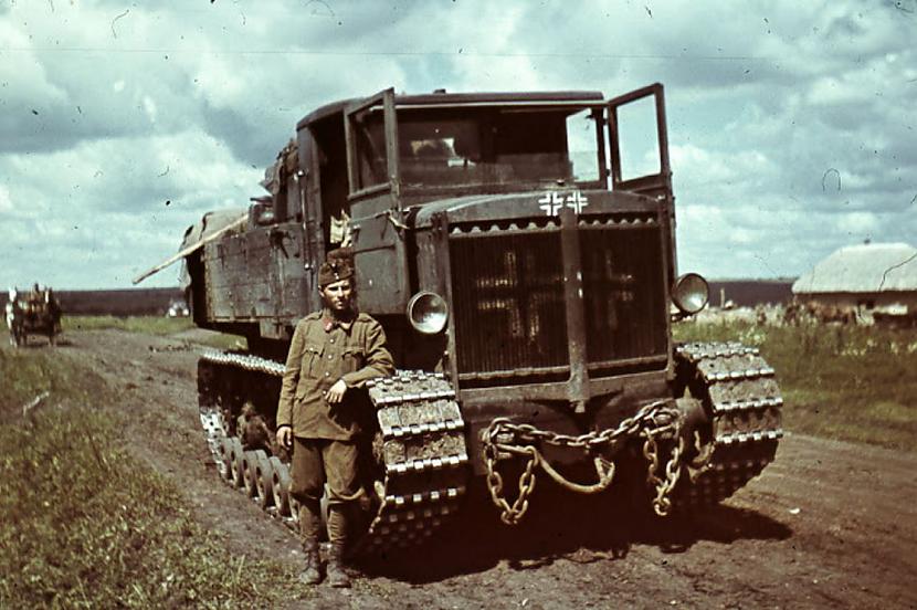 Ungāru karavīrs ar kara... Autors: Lestets Neticamas krāsainas bildes no 2. pasaules kara ikdienas