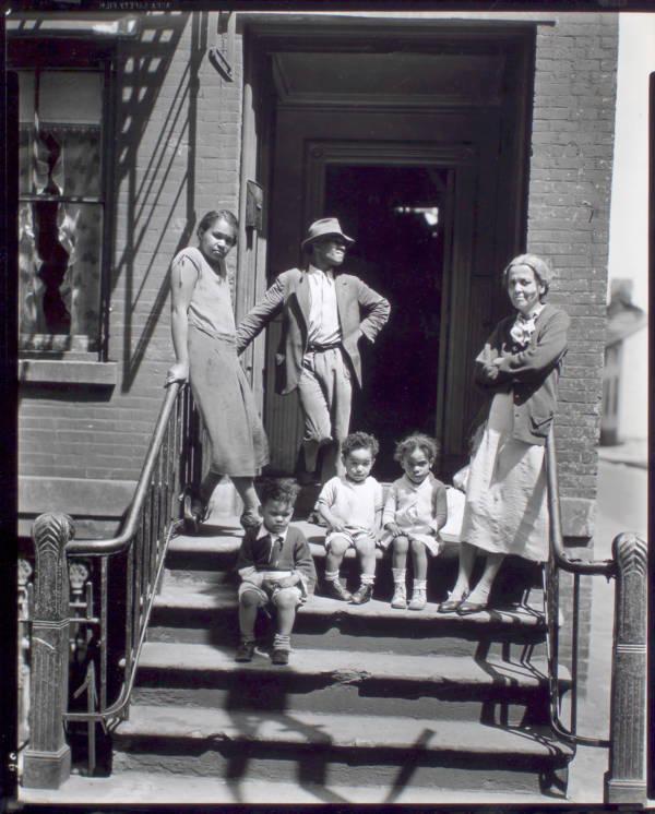 Ģimene uz trepēm Bruklina 1936... Autors: Lestets Lielā Depresija Ņujorkā