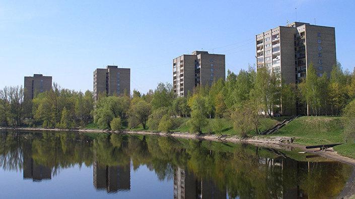 Juglas PromenadeUzkapu uz Tilta