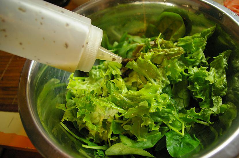 Bļodā saplūkāju salātus... Autors: Cigors7 Salāti draudzenei!!