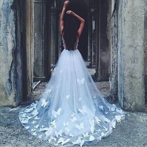  Autors: Fosilija Zilas kāzu kleitas