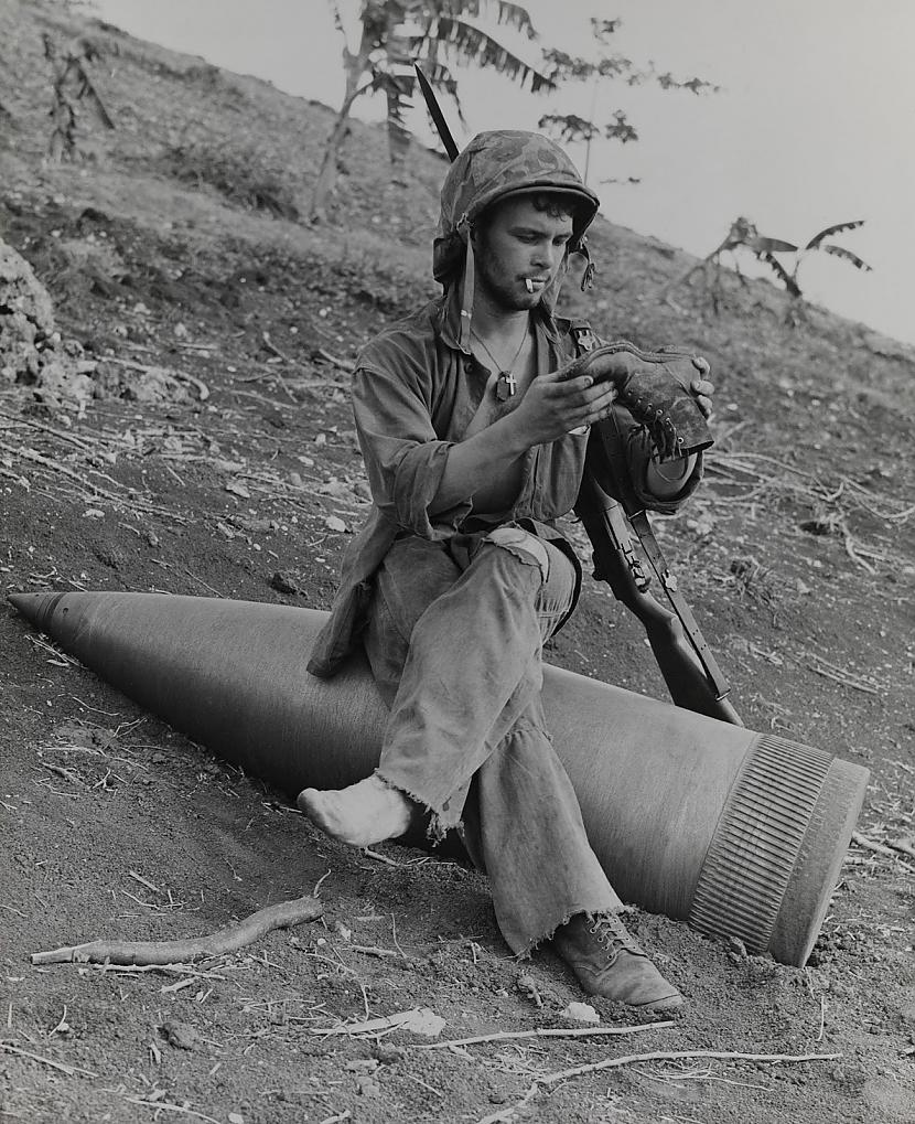 quotSēžot un pasaules... Autors: Lestets Retas 2. pasaules kara bildes no "National Geographic" arhīviem
