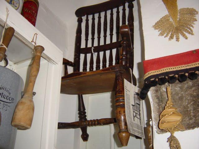 Busbys stoop chair  Šis krēsls... Autors: RenarsWest Nolādēti priekšmeti, kuri joprojām eksistē.