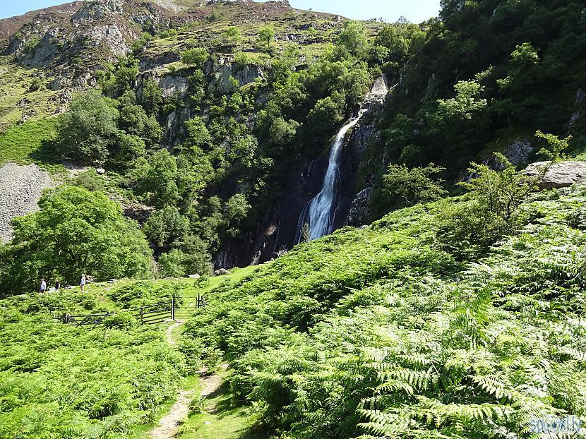 Aber falls ir 37 metrus augsts... Autors: kmihs Aber Falls un spoku ciemats Rhiwddolion