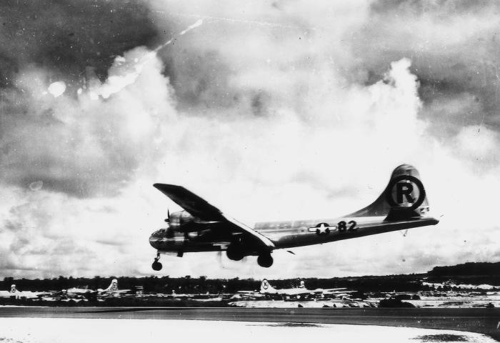 Amerikāņu bombardētājs B29... Autors: Lords Lanselots Šokējošas bildes no Hirosimas atomkara 1945.gadā