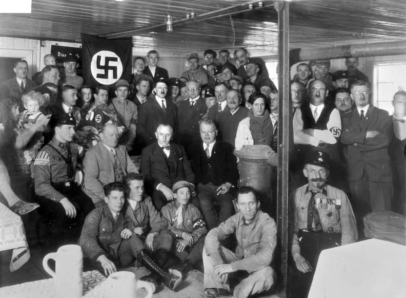 Ā Hitlers ar nacistu partiju... Autors: Lestets Kā Hitlers uzvarēja vēlēšanās